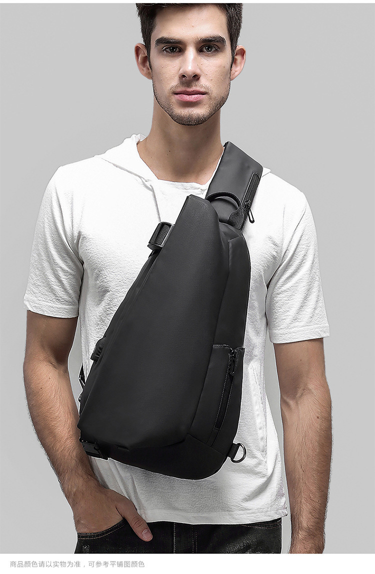 Men's outdoor travel chest bag - Image 3