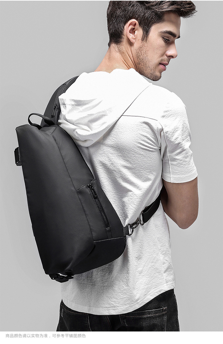 Men's outdoor travel chest bag - Image 2