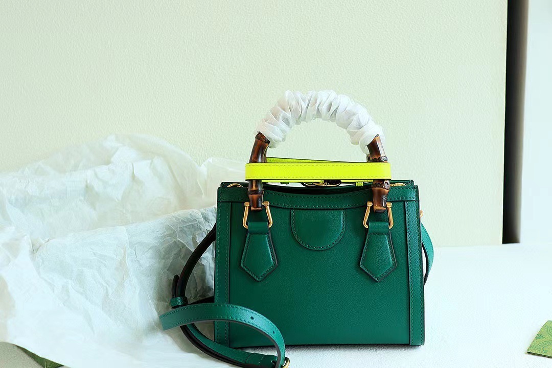 European And American Big-name Portable Shoulder Bag With Bamboo Handle - Image 3